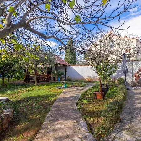Apartment Laureta A2 *